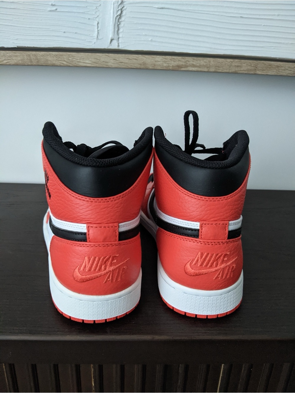 Air Jordan 1 Retro High 'Rare Air - Max Orange' Sneakers - Picture 4 of 7